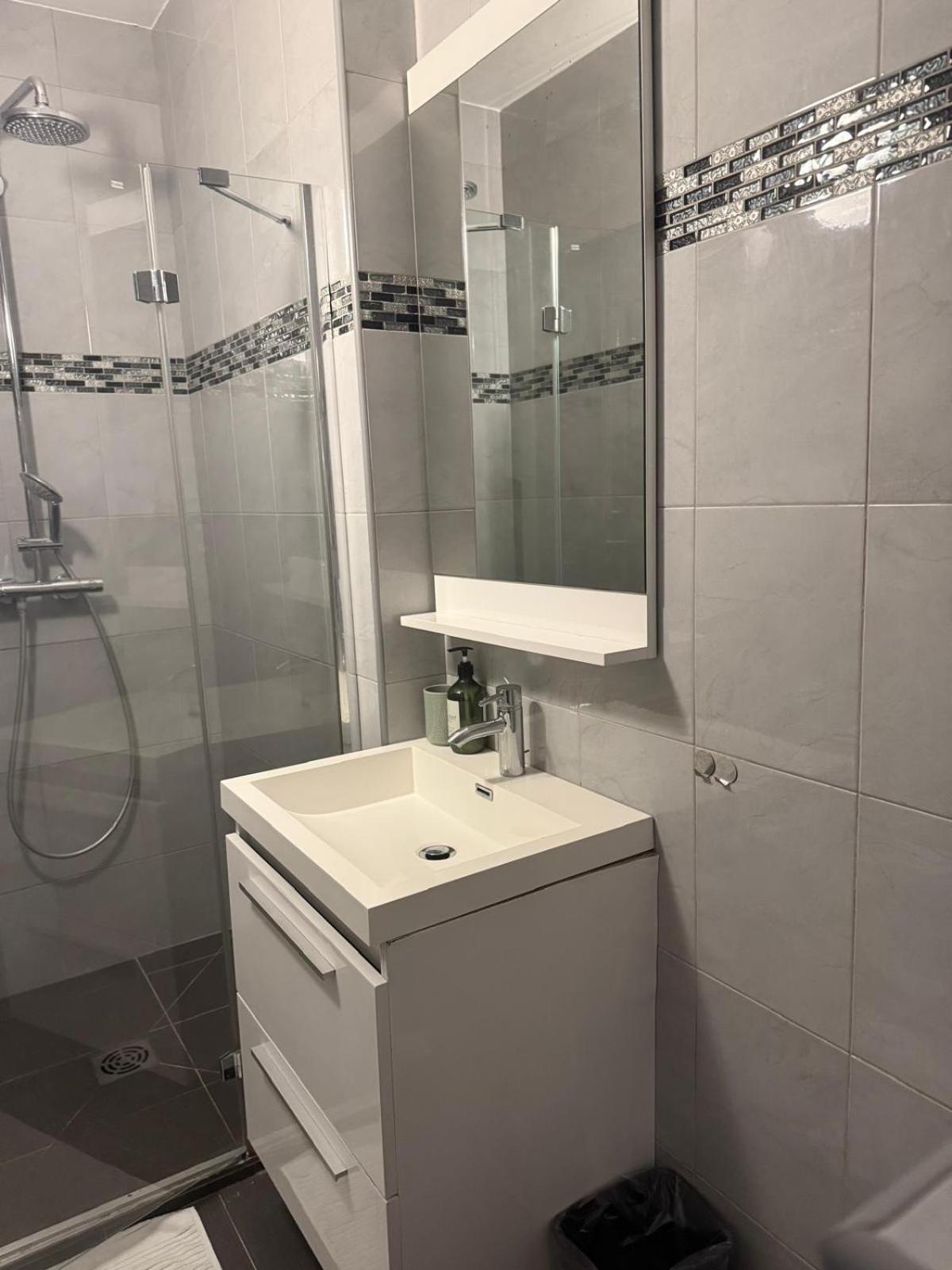 Detente Bas De Villa Jacuzzi, Piscine A 15 Min De Nice Carros Bagian luar foto